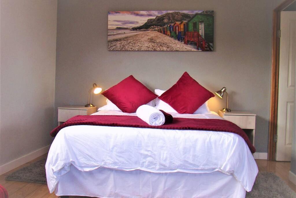Suite Ruby Tuesday - Capri Crawley Экстерьер фото